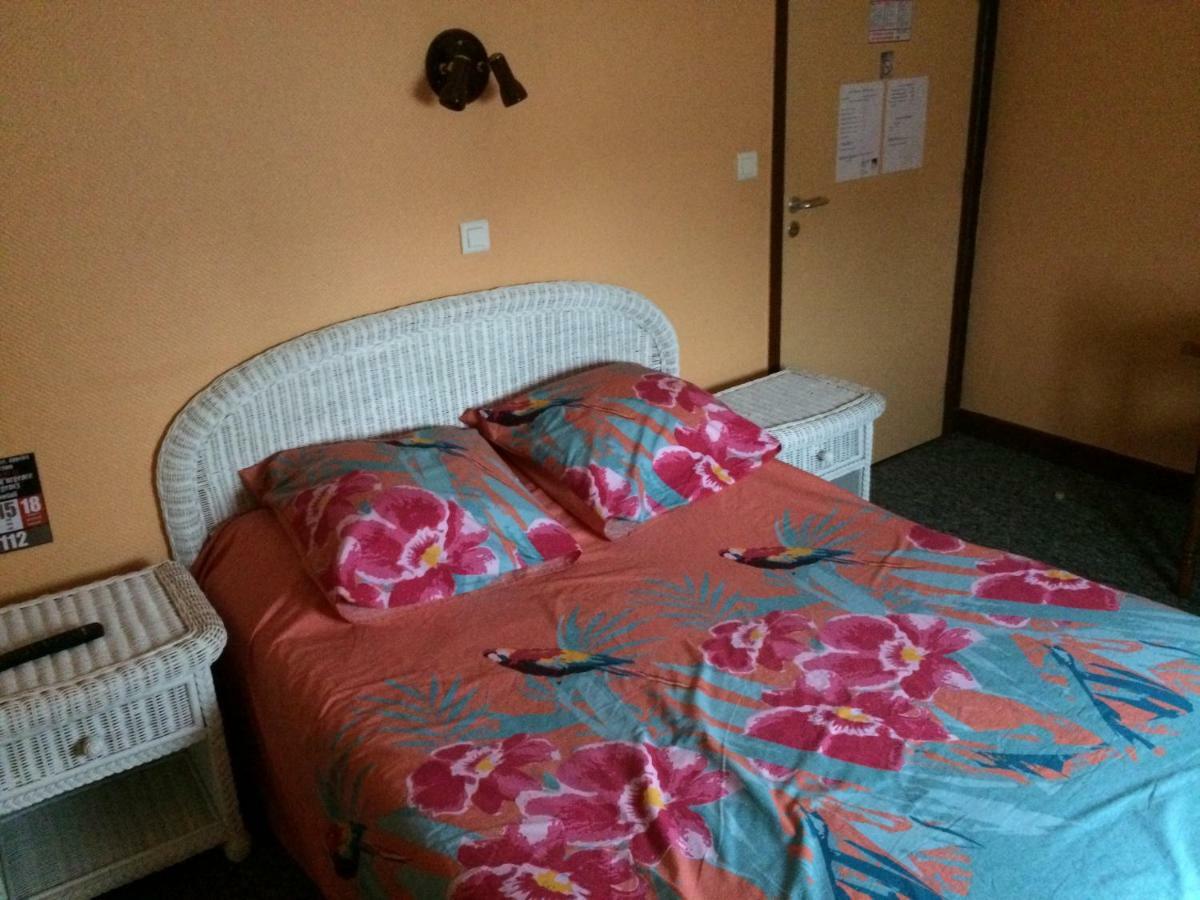Le Phoenix Hotel Saint-Florentin  Luaran gambar