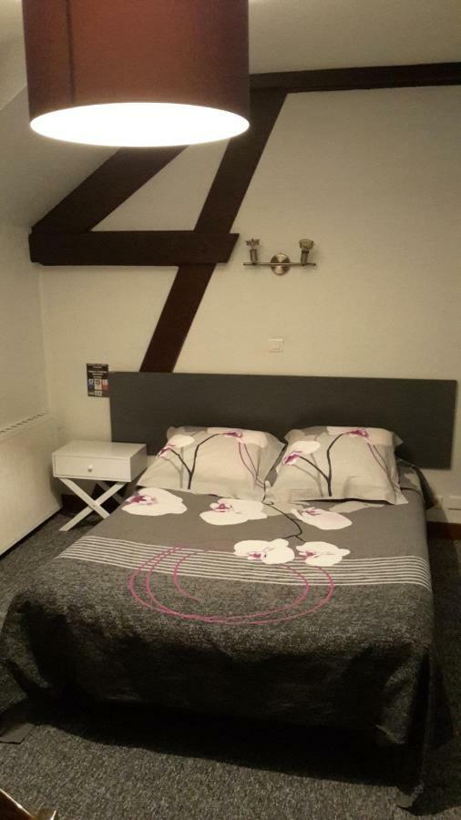 Le Phoenix Hotel Saint-Florentin  Luaran gambar